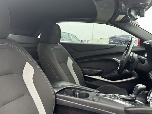 Used 2020 Chevrolet Camaro LT image 33