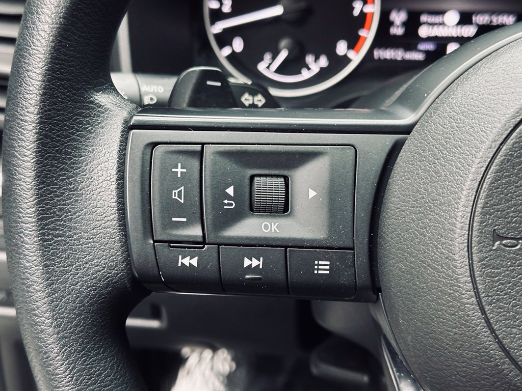 Used 2024 Nissan Rogue S AWD/4WD image 24