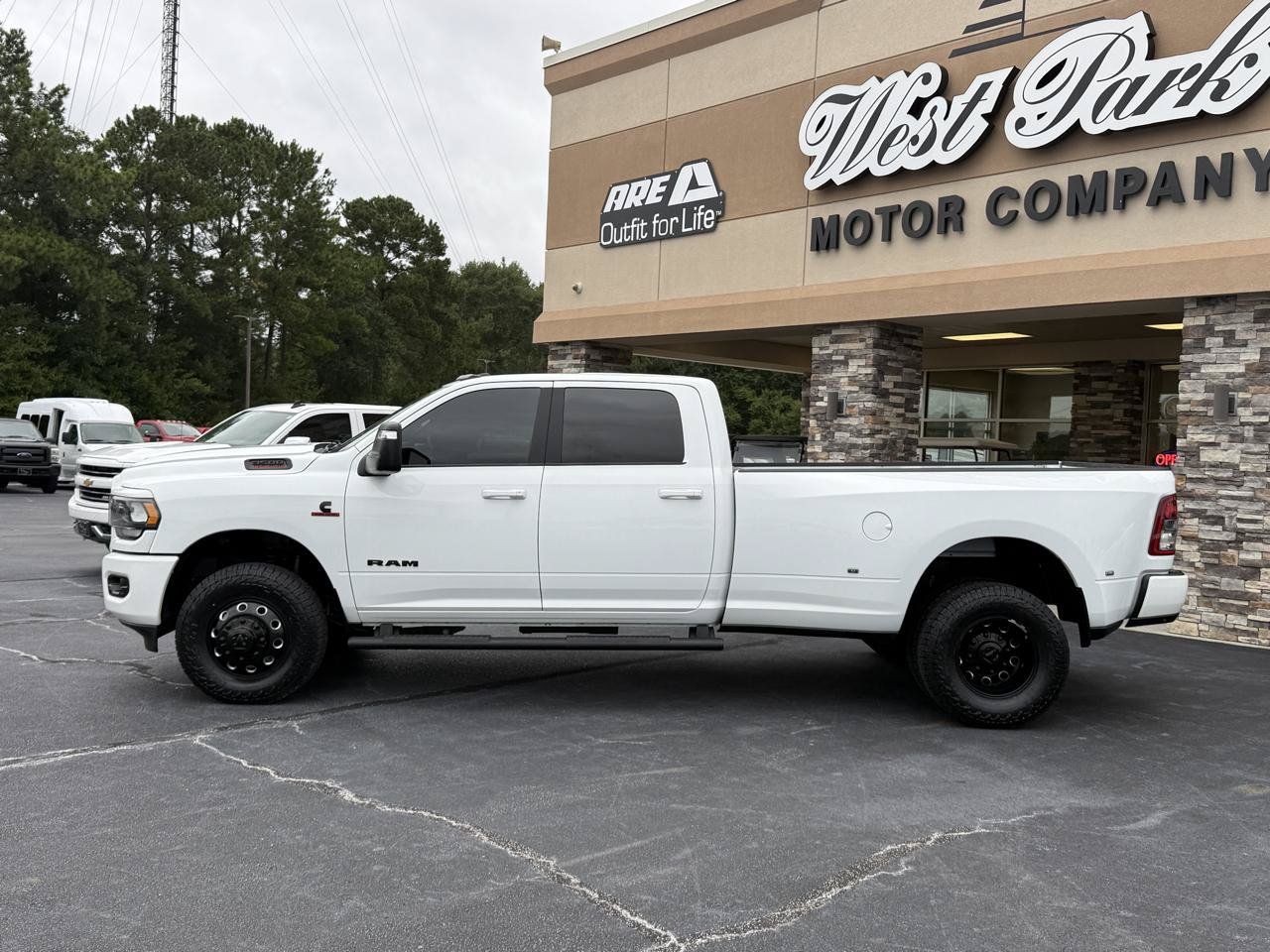 Used 2024 RAM 3500 Big Horn w/ Night Edition AWD/4WD image 2