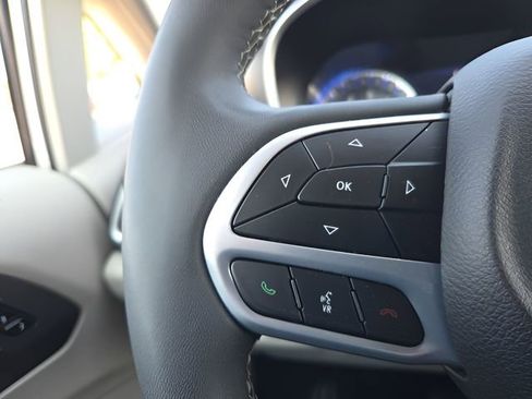 Used 2024 Chrysler Pacifica Touring-L FWD image 23