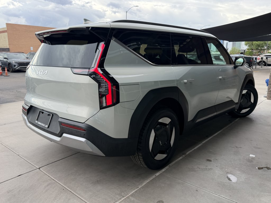 Used 2024 Kia EV9 Wind AWD/4WD image 4