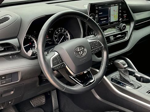Used 2021 Toyota Highlander XSE FWD image 15
