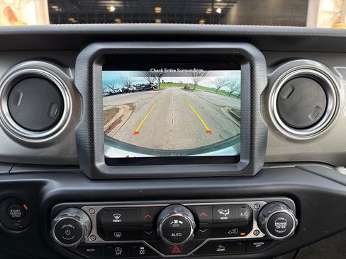 Used 2022 Jeep Wrangler Unlimited Sahara image 37