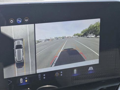 Used 2025 Chevrolet Equinox LT w/ Safety and Technology Package FWD image 12