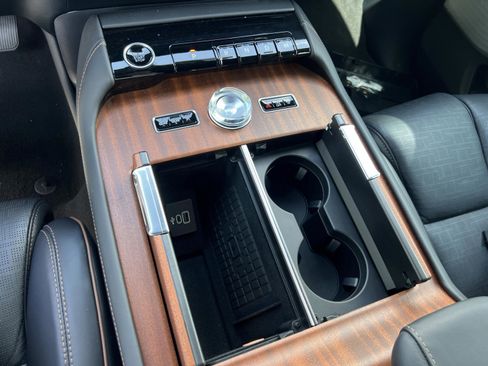 New 2026 Lincoln Navigator L Black Label AWD/4WD image 14