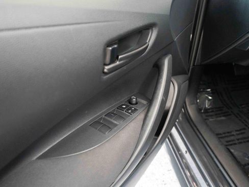 Used 2025 Toyota Corolla LE FWD image 7