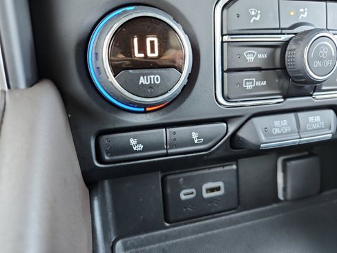 Used 2024 Chevrolet Suburban LT AWD/4WD image 20