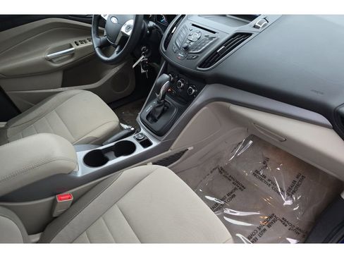 Used 2015 Ford Escape SE image 18