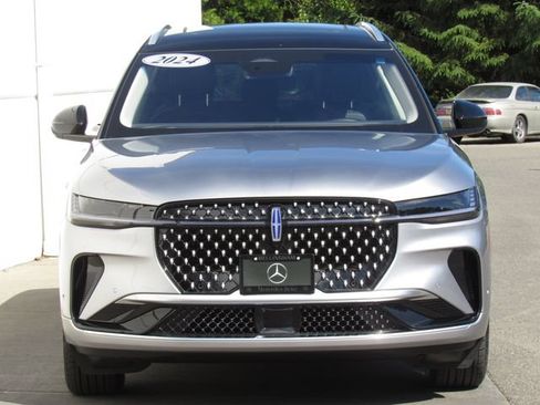Used 2024 Lincoln Nautilus Reserve w/ Equipment Group 202A AWD/4WD image 3