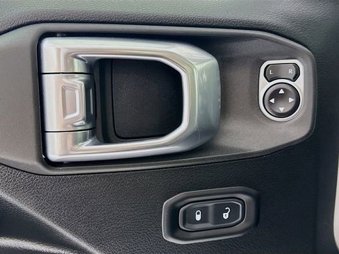 Used 2020 Jeep Wrangler Unlimited Sport w/ Technology Group image 14