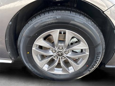 Used 2022 Toyota Sienna LE image 12