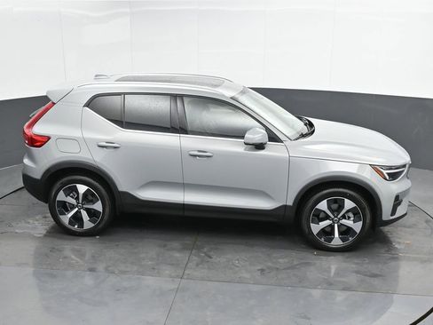New 2025 Volvo XC40 B5 Core w/ Protection Package Premier image 34