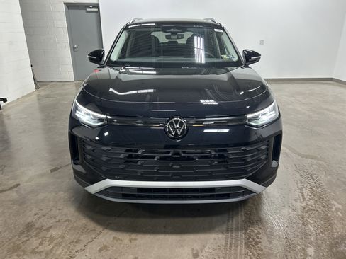 New 2025 Volkswagen Tiguan SE image 7