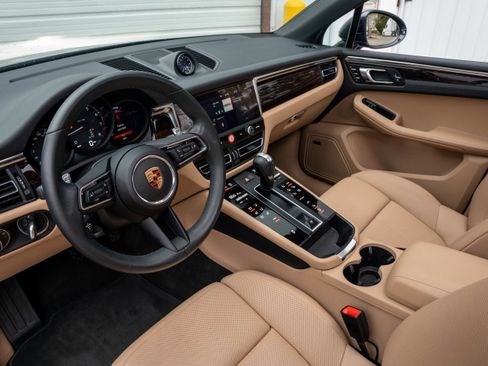 Certified 2025 Porsche Macan image 22