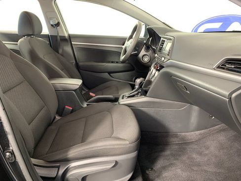 Used 2019 Hyundai Elantra SE w/ Winter Weather Package FWD image 38