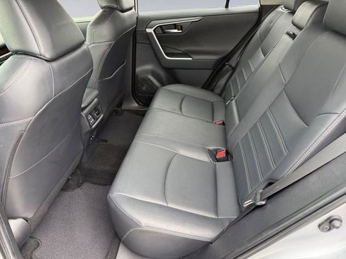 Used 2019 Toyota RAV4 Limited FWD image 17