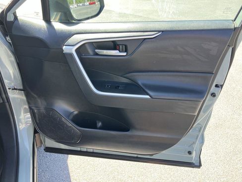 Used 2022 Toyota RAV4 XLE w/ Convenience Package image 32