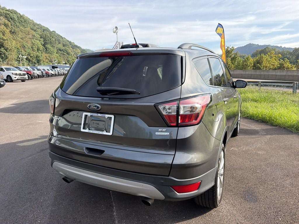 Used 2018 Ford Escape SE FWD image 4