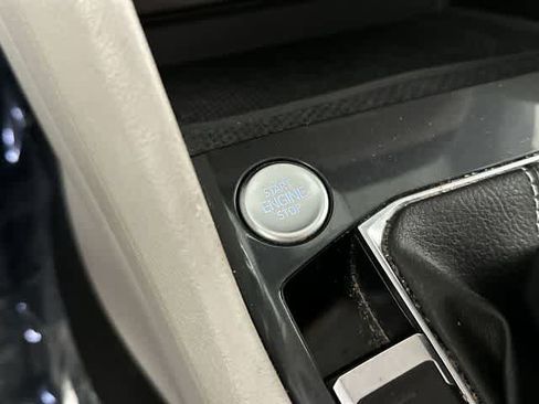 Certified 2022 Volkswagen Tiguan SE w/ Panoramic Sunroof Package image 11