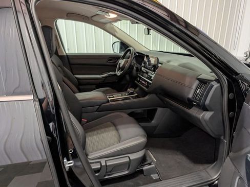 Used 2025 Nissan Pathfinder SV AWD/4WD image 28