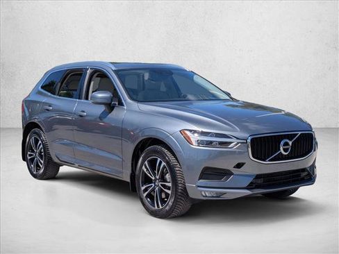 Used 2021 Volvo XC60 T5 Momentum w/ Premium Package FWD image 3