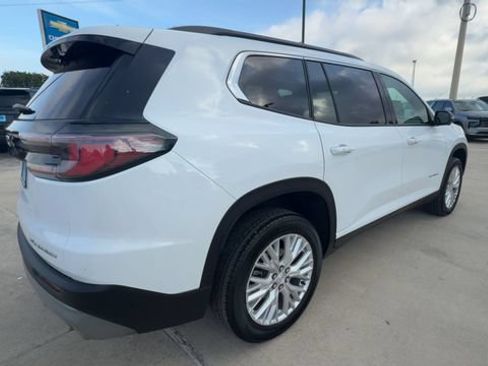 Certified 2026 GMC Acadia Elevation w/ Elevation Premium Package FWD image 8