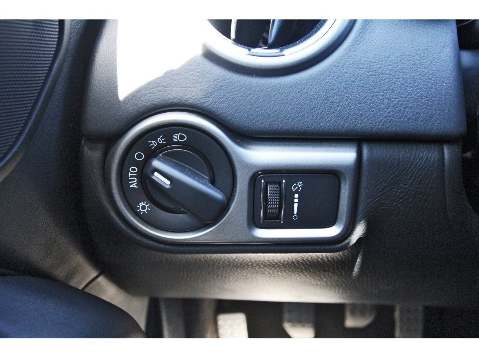 Used 2013 SRT Viper GTS w/ GTS Laguna Interior Pkg RWD image 15