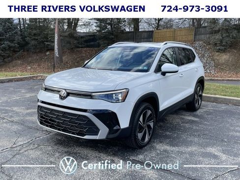 Certified 2025 Volkswagen Taos SE w/ Panoramic Sunroof Package image 1