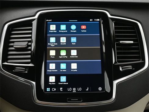 Used 2024 Volvo XC90 B5 Plus w/ Protection Package Premier image 19