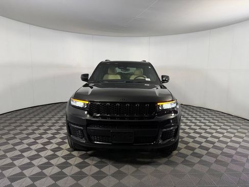 Used 2024 Jeep Grand Cherokee L Limited w/ Black Appearance Package AWD/4WD image 3
