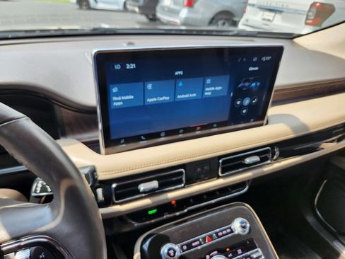 Used 2022 Lincoln Nautilus Reserve image 9