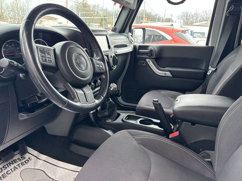 Used 2014 Jeep Wrangler Unlimited Sahara w/ Max Tow Package image 15