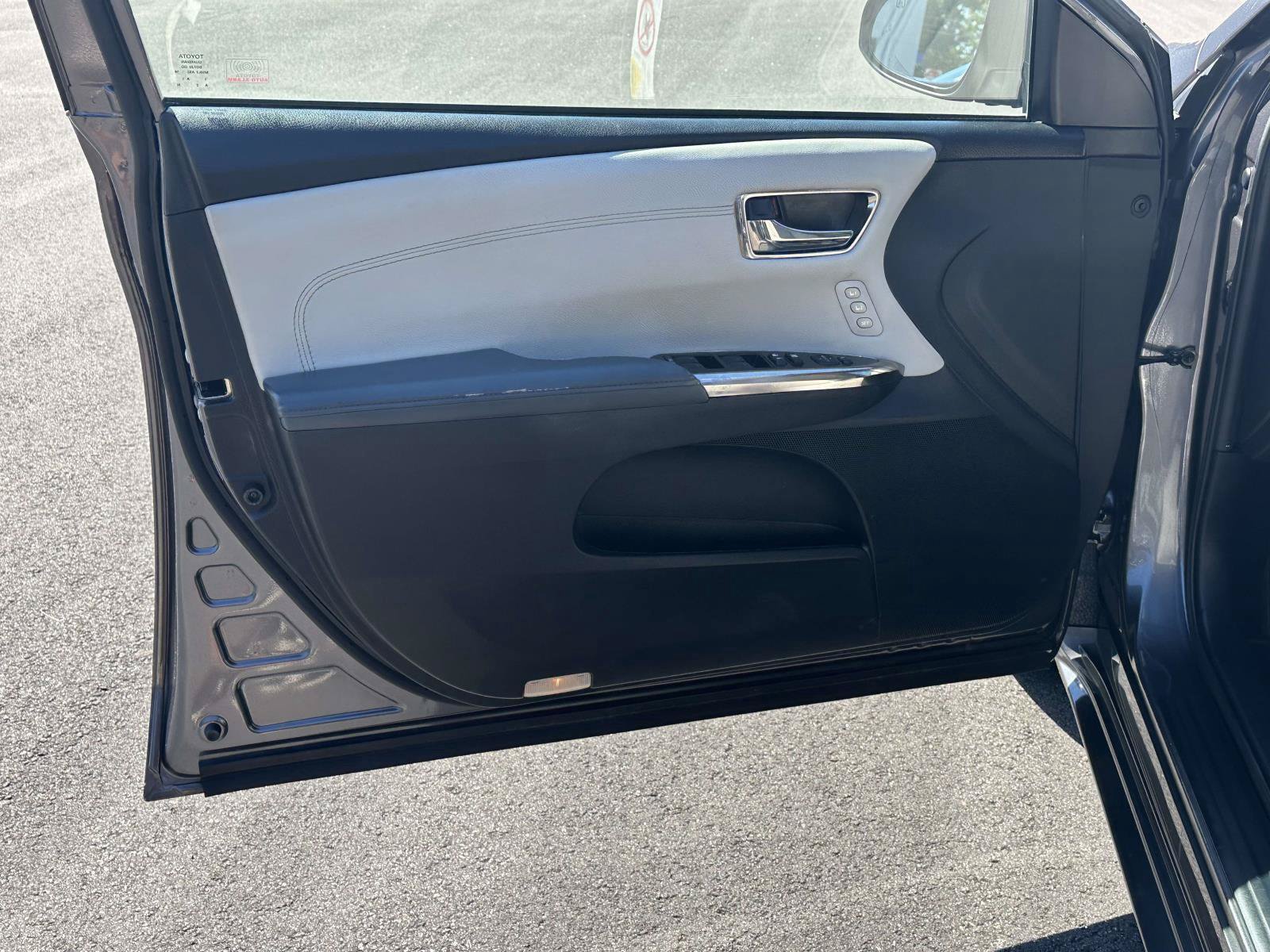 Used 2014 Toyota Avalon XLE Touring FWD image 5