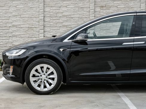 Used 2017 Tesla Model X 90D image 15