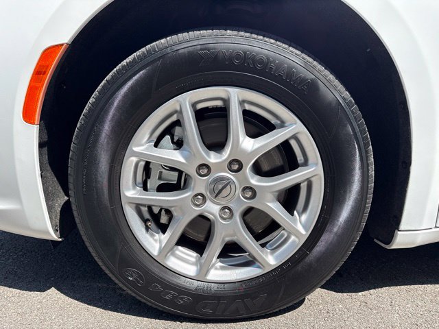 Used 2023 Chrysler Pacifica Touring-L FWD image 19