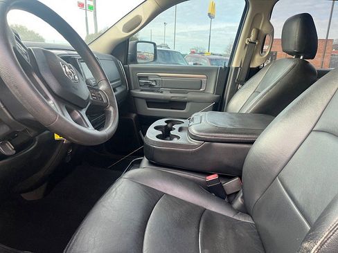 Used 2018 RAM 1500 Classic SLT image 9