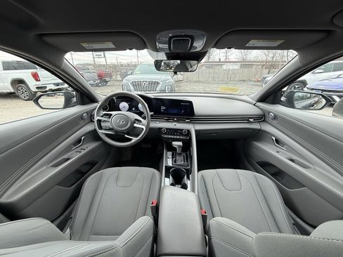 Used 2023 Hyundai Elantra SEL w/ Convenience Package image 11