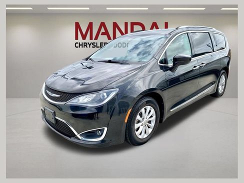 Used 2018 Chrysler Pacifica Touring-L Plus FWD image 1
