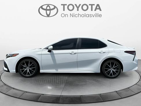 Used 2024 Toyota Camry SE w/ Cold Weather Package FWD image 2