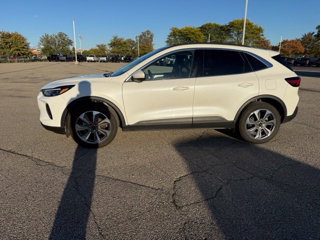 Used 2023 Ford Escape Platinum AWD/4WD image 3