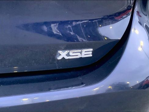 Used 2022 Toyota Highlander XSE FWD image 10