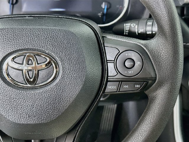 Used 2025 Toyota RAV4 XLE AWD/4WD image 20