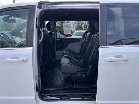 Used 2018 Dodge Grand Caravan SXT FWD image 14