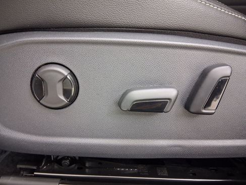 Used 2023 Volkswagen Jetta SE FWD image 11