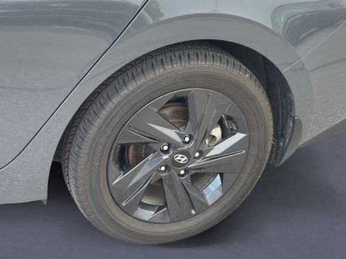 Used 2023 Hyundai Elantra Blue FWD image 5
