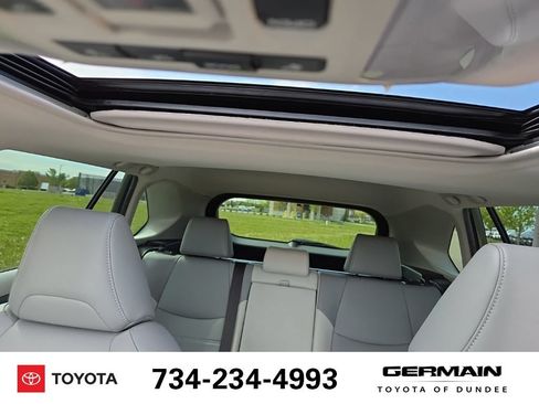 Used 2020 Toyota RAV4 XLE Premium FWD image 15