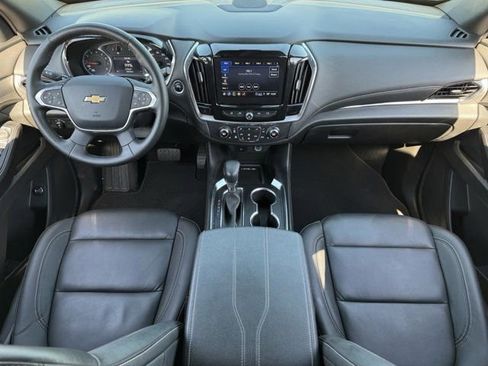 Used 2023 Chevrolet Traverse LT w/ Rear Camera Mirror Package FWD image 11