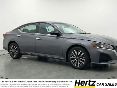Used 2025 Nissan Altima 2.5 SV image 1