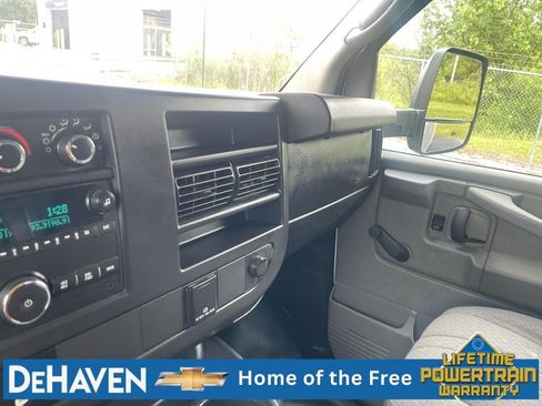 Used 2015 Chevrolet Express 3500 RWD image 18