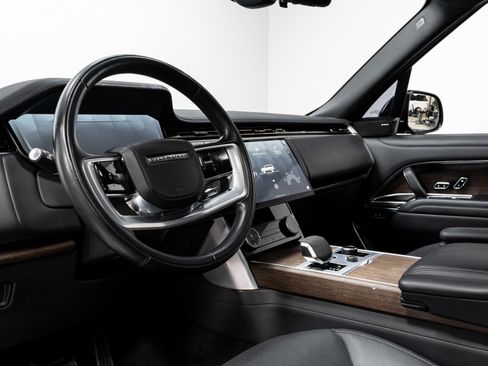 Used 2023 Land Rover Range Rover Long Wheelbase SE image 7